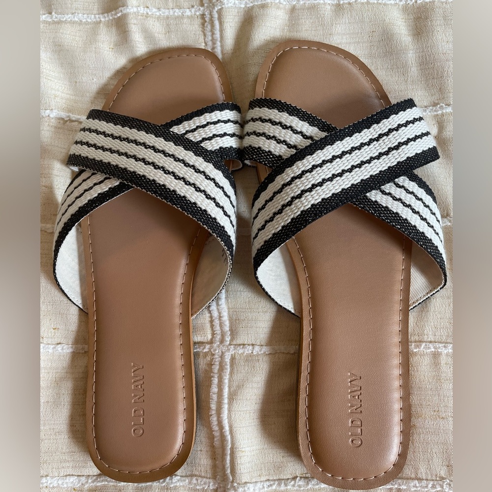 Old Navy Women’s sandals, size 9. New condition, never worn.
